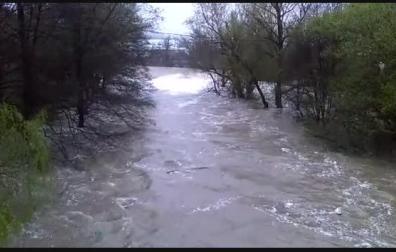 El río Arga a su paso por Huarte.