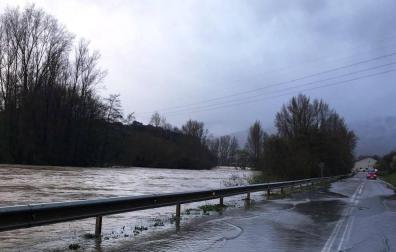 Cerrada la N-121 en Caparroso y afectadas otra decena de carreteras en navarra