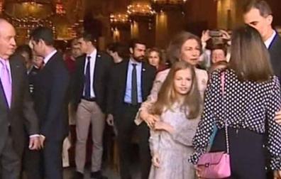 La reina Letizia y doña Sofía protagonizan un momento de tensión por una foto