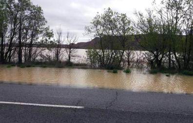 Tudela pide la retirada de los vehículos de los márgenes próximos al Ebro