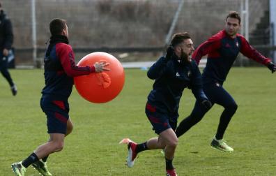 Arzura, David y Torres optan a la titularidad, según lo ensayado por Diego