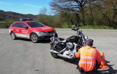 Un motorista herido grave en el polígono de Iraizotz al chocar contra un camión