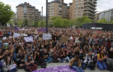 Las horas no aplacan el clamor social contra la sentencia de 'La Manada'