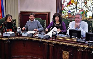 Bildu y Aranzadi se abstienen en la condena a los asesinatos de ETA