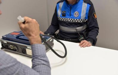 Un conductor que triplicaba la tasa de alcohol provoca un accidente en Pamplona