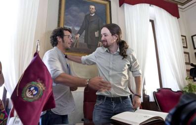 Kichi, alcalde de Cádiz, defiende "vivir como gente corriente para representarla"