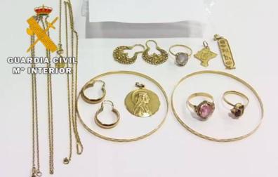 Dos detenidos en Navarra por usar carantoñas para robar dinero y joyas