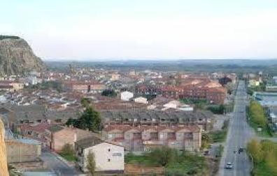 Un joven de 23 años ha resultado herido al salirse de la vía y volcar en Azagra