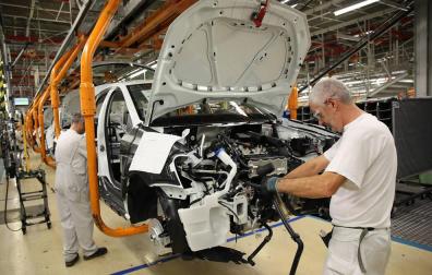 El acuerdo de prejubilaciones en VW Navarra supondrá la incorporación de al menos 800 jóvenes
