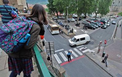 El colapso del párking de Santo Domingo genera tensión entre vecinos y padres de escolares