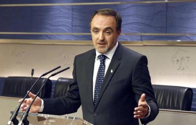 Javier Esparza pide al PSOE y a C's que "sean capaces de tomar una postura flexible"