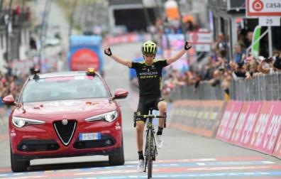 Mikel Nieve conquista la vigésima etapa y Froome defiende la "maglia" rosa