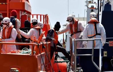 Rescatados 140 inmigrantes en cinco pateras en aguas del Estrecho