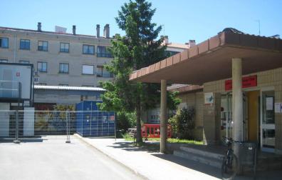 Vista parcial del acceso al centro de salud de Alsasua.