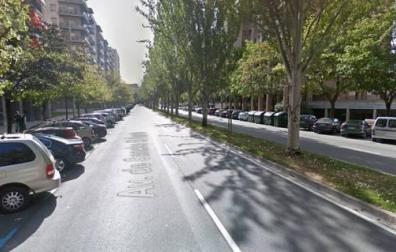 Se sale de la vía en la avenida Sancho el Fuerte y termina sobre un seto