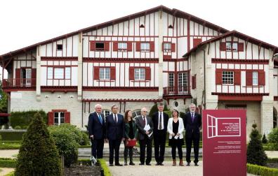 La "Declaración de Arnaga" saluda el fin de ETA y llama a la "reconciliación"