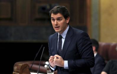 Rivera ofrece a Sánchez pactar elecciones y que no gobierne con separatistas
