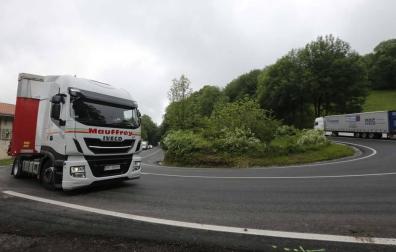 La A-15 absorbe el 50% de camiones de Belate tras el cierre de los túneles