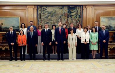 Los 17 nuevos ministros del Gobierno prometen sus cargos ante Felipe VI