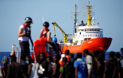 Valencia se ofrece a acoger el barco con refugiados que ha rechazado Italia