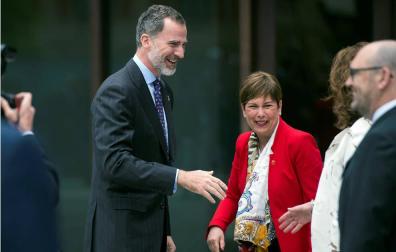 El rey Felipe VI llega a Pamplona entre aplausos y vítores de ciudadanos
