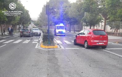 Cuatro heridos en un aparatoso choque en la avenida Aróstegui