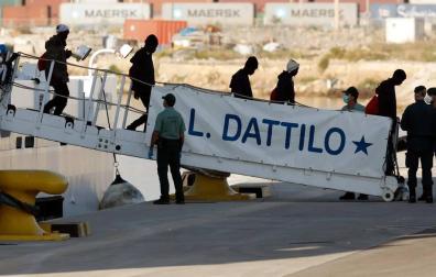 Llega el primer barco de la flota del Aquarius al puerto de Valencia
