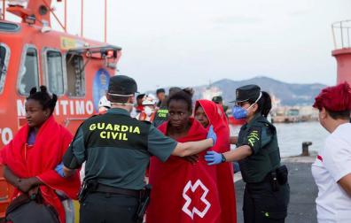 Rescatan a 289 inmigrantes en 16 pateras en el Estrecho y mar de Alborán