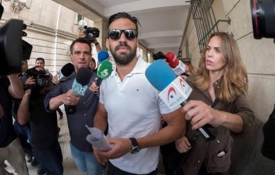Uno de los miembros de La Manada intentó obtener el pasaporte el lunes