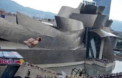 Sobrevolando el Museo Guggenheim