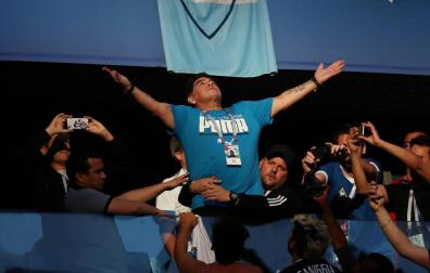 Maradona se ofrece a ser seleccionador de Argentina sin cobrar