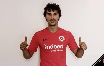 Lucas Torró ya luce la camiseta del Eintrach Frankfurt