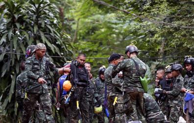 Fallece un buzo en las tareas de rescate de los niños en cueva de Tailandia