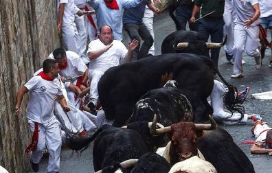 Cuatro trasladados, uno herido por asta, tras el primer encierro de 2018
