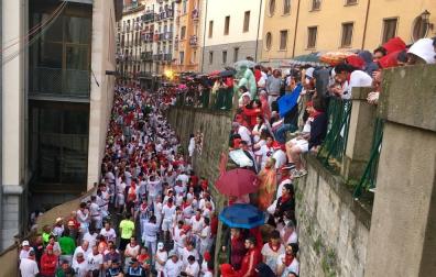 Imágenes del segundo encierro de los Sanfermines 2018, protagonizado por toros de José Escolar