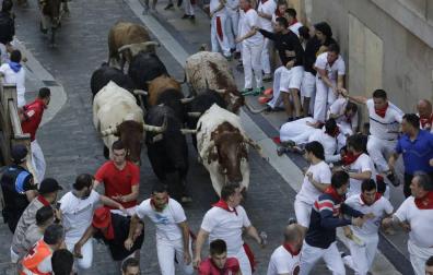 Imágenes del cuarto encierro de los Sanfermines 2018, con toros de la ganadería Fuente Ymbro.