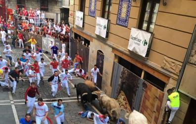 Imágenes del quinto encierro de los sanfermines, con toros de la ganadería Núñez del Cuvillo