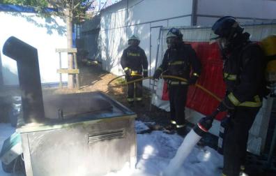 Cinco personas atendidas tras el incendio de una churrería en las barracas