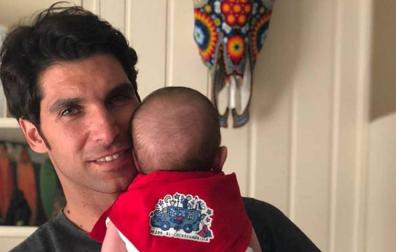 El hijo de Cayetano Rivera también luce atuendo de San Fermín