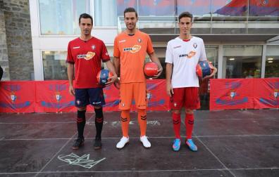 Presentación de la nueva equipación de Osasuna para la temporada 2018 y 2019 y del nuevo autobús del equipo