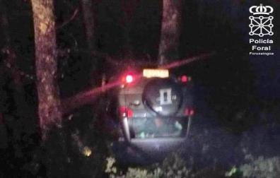 Se sale de la vía al conducir sin carné y triplicar la tasa de alcohol en Leitza