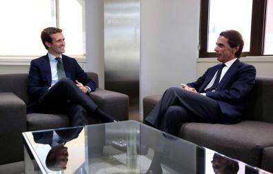 Casado y Aznar hablan de Cataluña y los "retos y desafíos" que afronta España