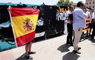 El autor del mural de Valencia asegura que "no hay apología del crimen"