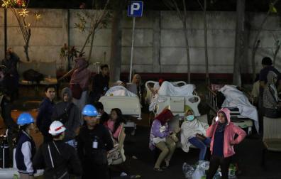 Se elevan a 82 los muertos por el seísmo de magnitud 7 en Indonesia