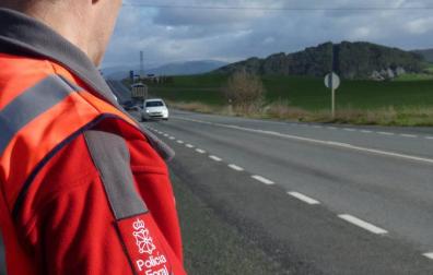 Sufre un accidente en un finca y le pillan en Ollacarizquieta con el permiso suspendido