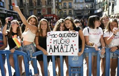 La actuación de Amaia en el balcón del Ayuntamiento, en directo en Diario de Navarra