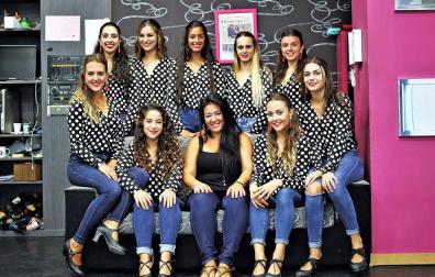 La invitación de las jóvenes flamencas