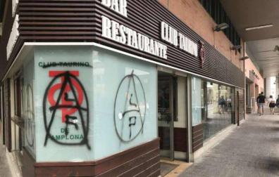 Denuncian el ataque de animalistas a la sede del Club Taurino de Pamplona