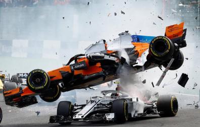 Tremendo accidente de Alonso en la primera curva del GP de Bélgica