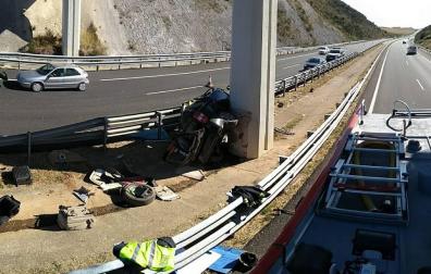 Dos personas trasladadas al hospital de Estella tras un aparatoso accidente en la A-12